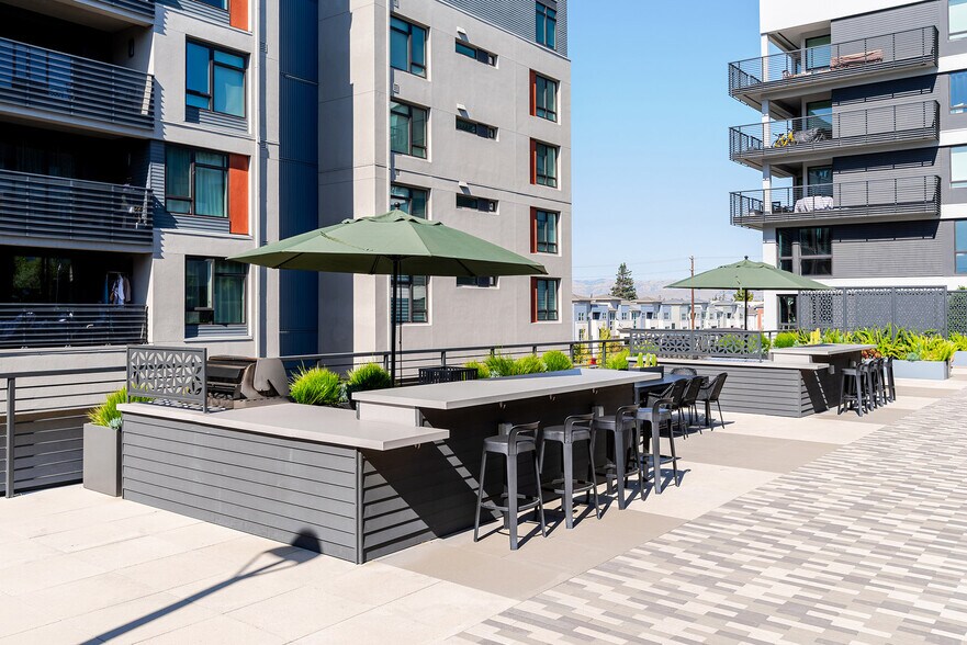 Building Photo - 3560 Rambla Pl