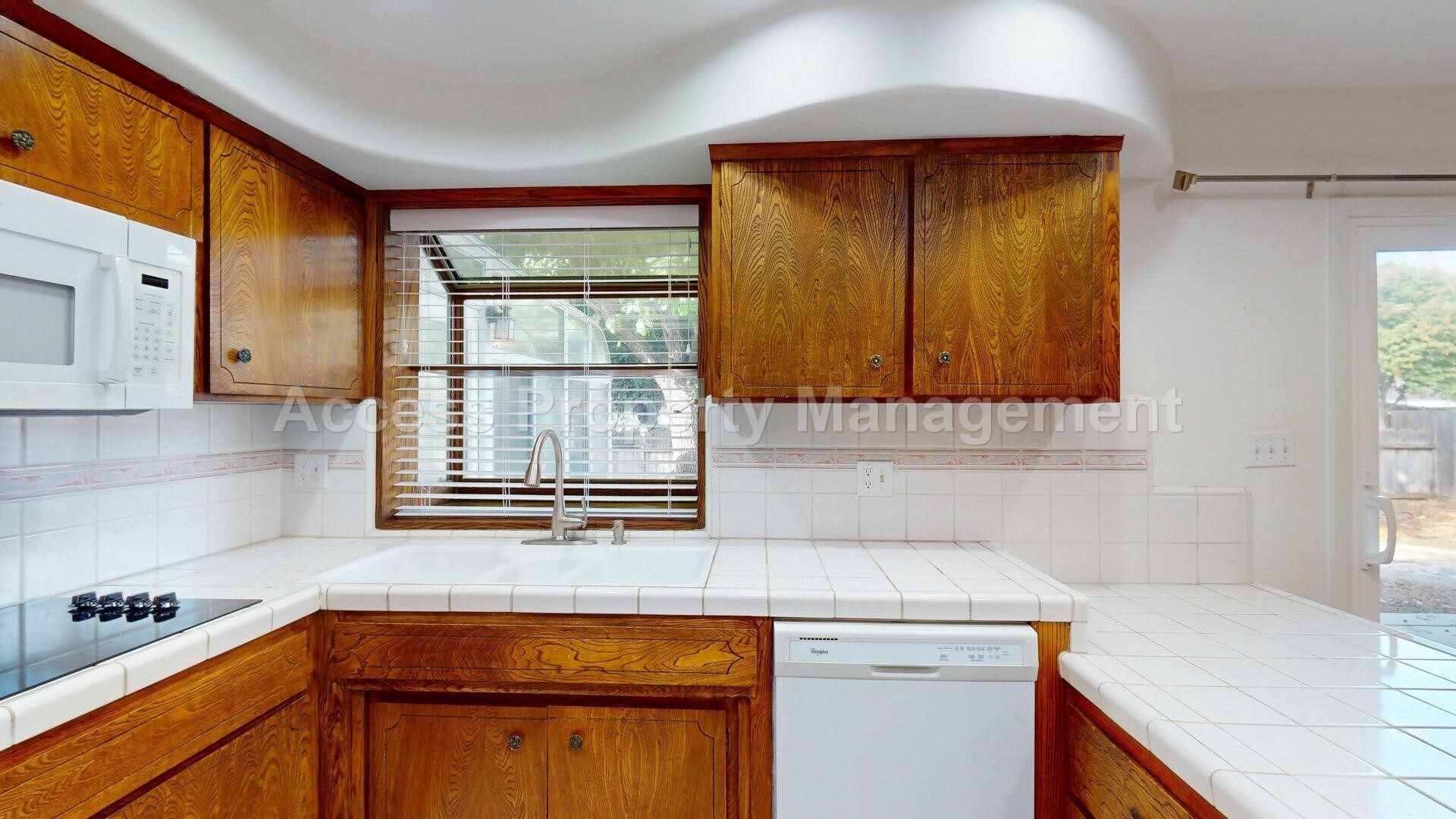 Building Photo - 3355 San Fernando Ct