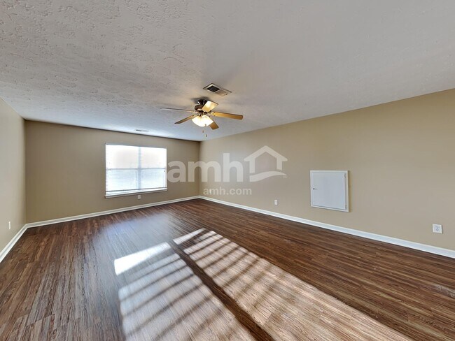 Building Photo - 533 Callie Ave