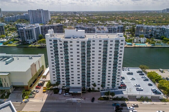Building Photo - 3000 S Ocean Dr