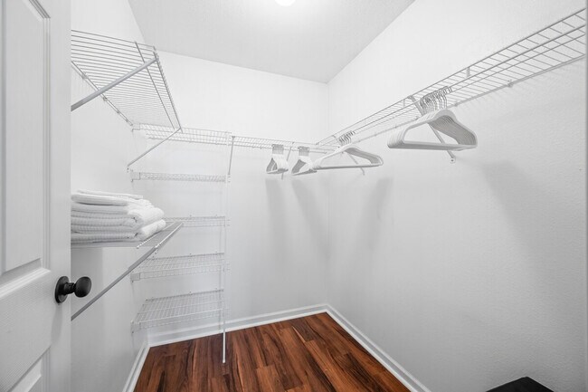 Building Photo - 2386 Meadow Bend Dr