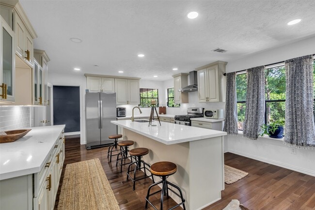 Building Photo - 1710 Hill Top Ln