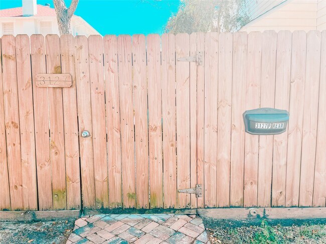 Building Photo - 3127 Bernardo De Galvez Ave