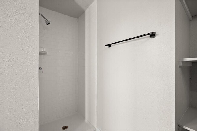 Building Photo - 402 Twin Elm Dr