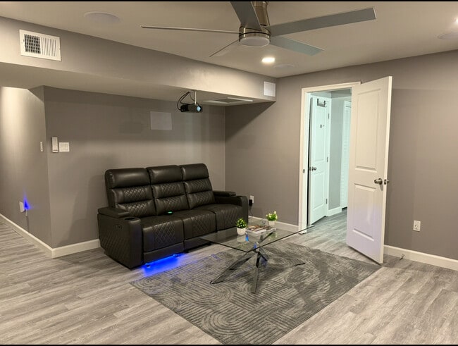 Building Photo - 208 Normandy Cres