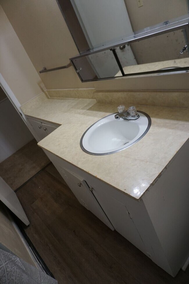 Building Photo - 4007 Glenmere Rd