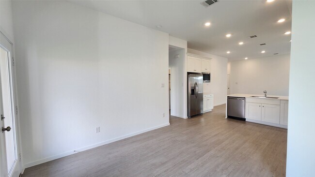 Building Photo - 6426 Seafoam Lake Dr