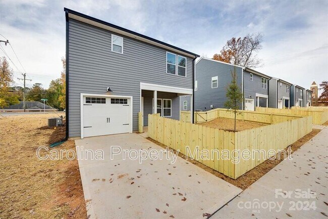 Building Photo - 1241 Eastway Dr