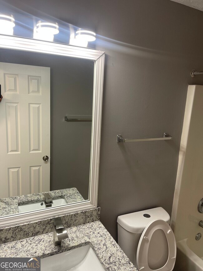 Building Photo - 320 Willow Springs Dr