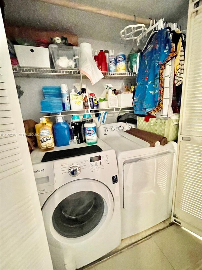 Building Photo - 8255 Lake Dr