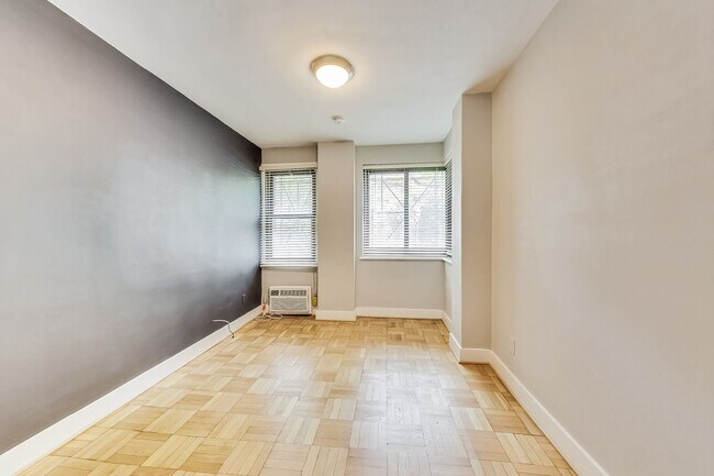 Building Photo - Stylish 1 Bedroom Condo in Foggy Bottom!