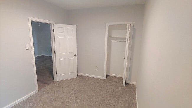 Building Photo - *Updated & Spacious 2BD/1BA First Floor apartment for rent in Mt. Washington*