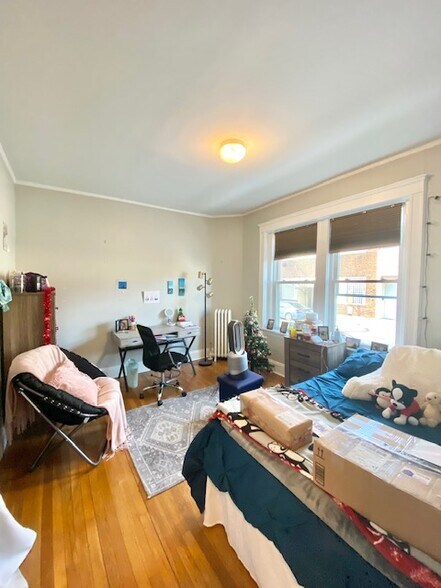 Building Photo - 170 Thorndike St