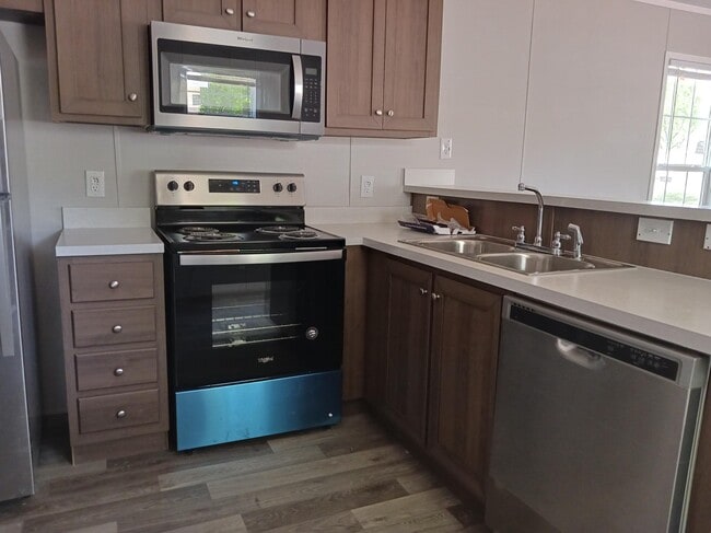 Building Photo - 37 Pansy Dr