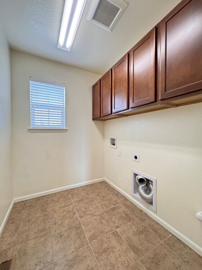 Building Photo - Beautiful Home Southeast Ft. Collilns