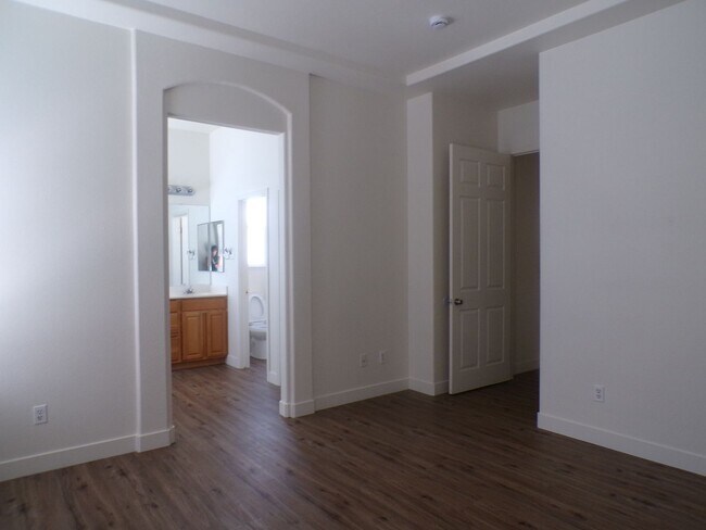 Building Photo - 3308 Chandon Dr