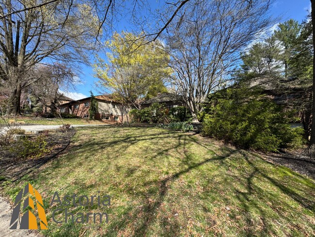 Building Photo - Spacious 5 Bedroom 3 Bath + Den Single Family Detached Home