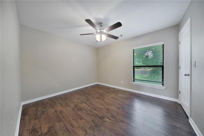 Building Photo - 710 W Rollingwood St