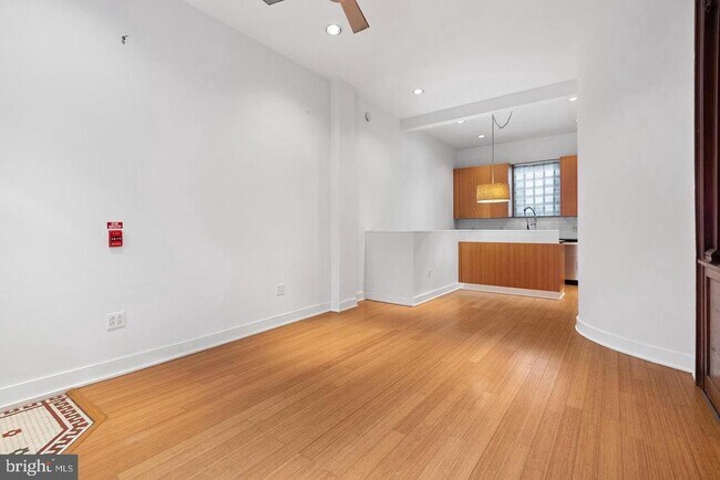 Building Photo - 727 S 7th St