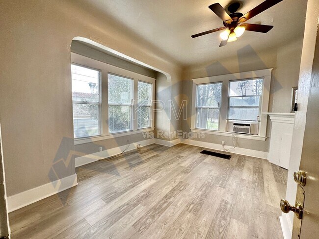 Building Photo - 121 E Lockeford St