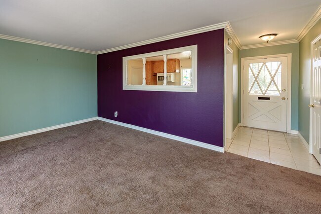 Building Photo - Cozy Garden Cottage Home for Rent