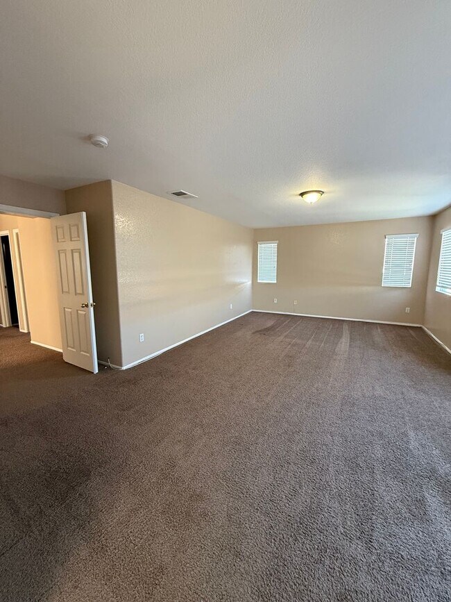 Building Photo - Spacious 5 Bedroom 3 Bath home in Rancho Cucamonga