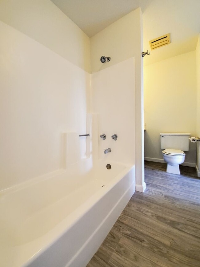 Building Photo - Rarely available! Upgraded ground floor 2b...