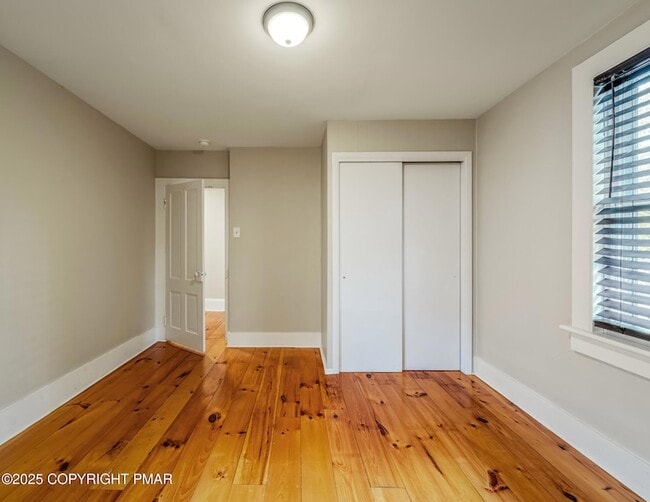 Building Photo - 703 Scott St