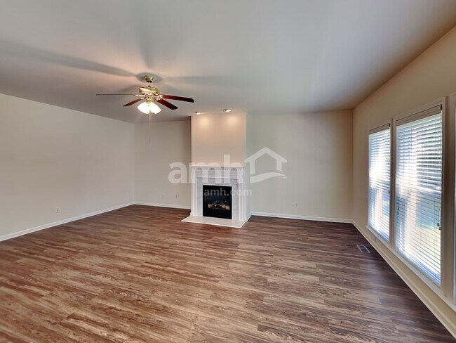 Building Photo - 420 Laurel Hills Dr