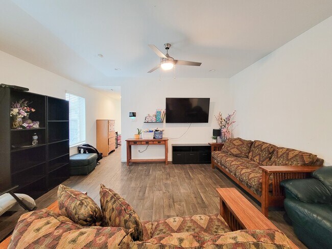 Building Photo - 14741 Hazel Br Dr