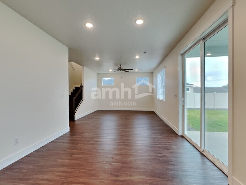 Building Photo - 10024 W Raleigh St