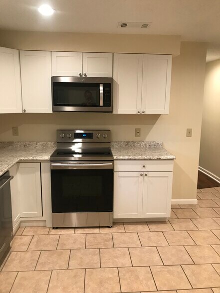 Building Photo - 201 W Locust St