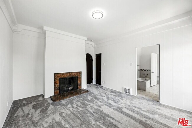 Building Photo - 100 N Mansfield Ave