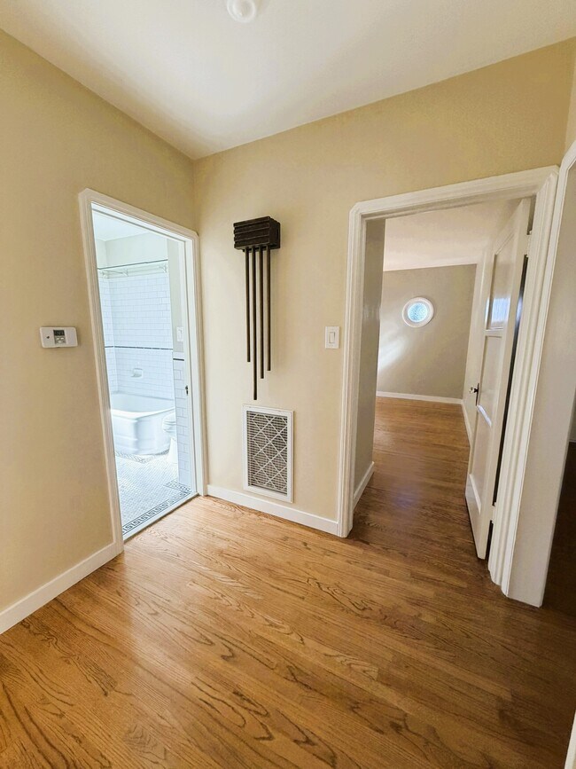 Building Photo - 1803 N Flower St