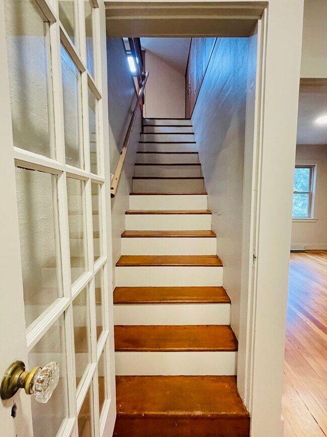 Building Photo - 1100 32nd St