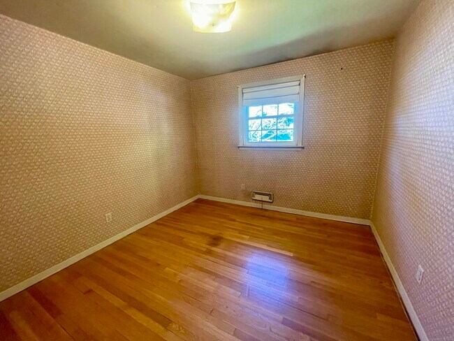 Building Photo - 97 Pepperidge Cir