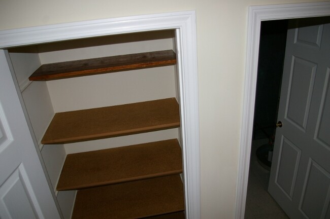 Building Photo - 315 Creekside Dr