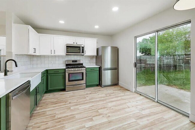 Building Photo - 16816 Jaron Dr