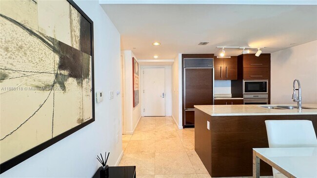 Building Photo - 475 Brickell Ave