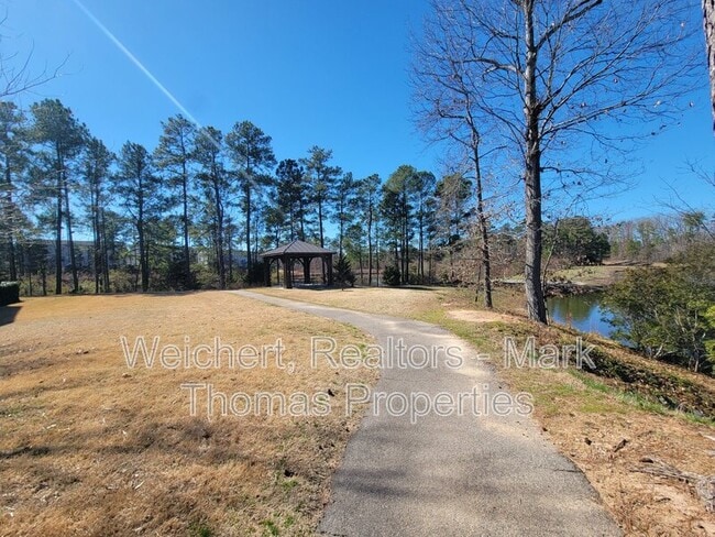 Building Photo - 100-251 Stratford Lakes Dr