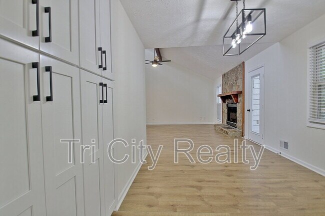 Building Photo - 150 Drennan Dr