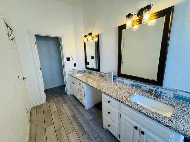 Building Photo - 20 Havenshire Cir