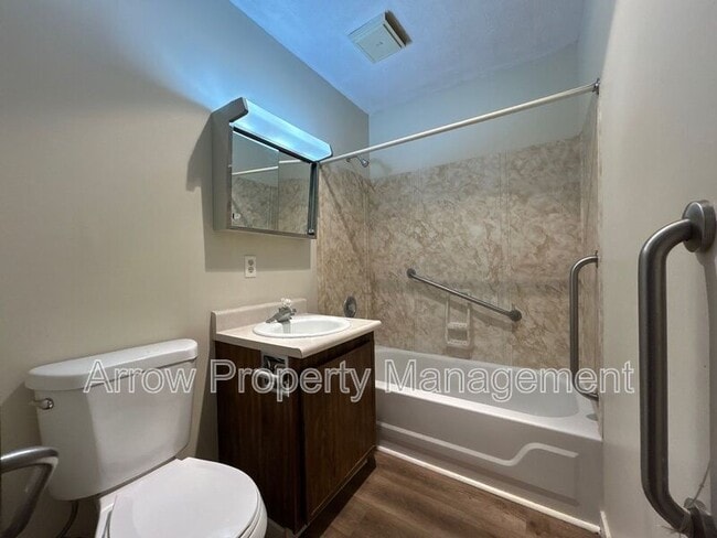 Building Photo - 130 S 5th St