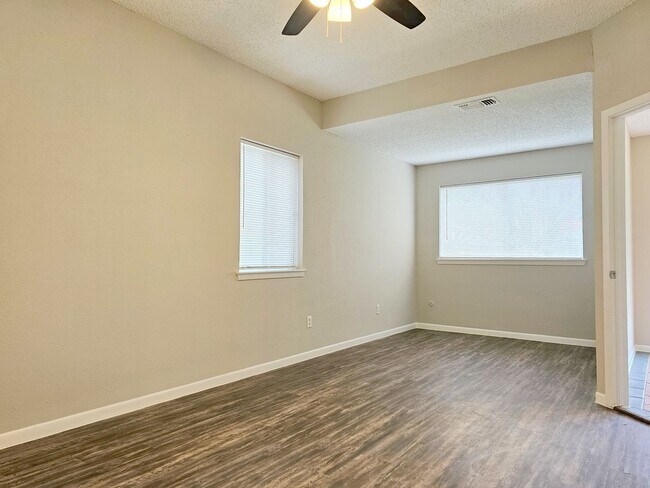 Building Photo - 6103 Wolfboro Dr