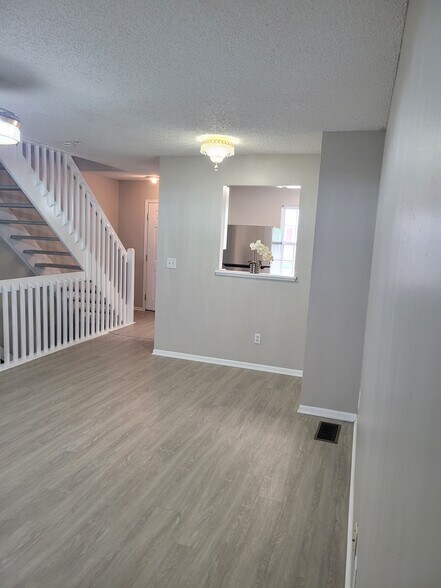 Building Photo - 1730 Ridgebury Dr