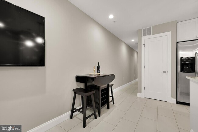 Building Photo - 1135 6th St NW