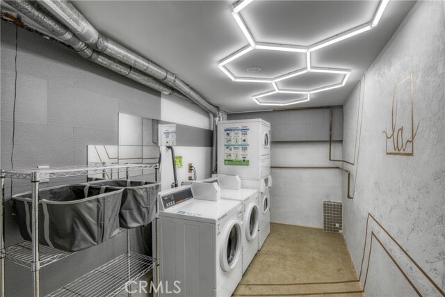 Building Photo - 6643 De Longpre Ave