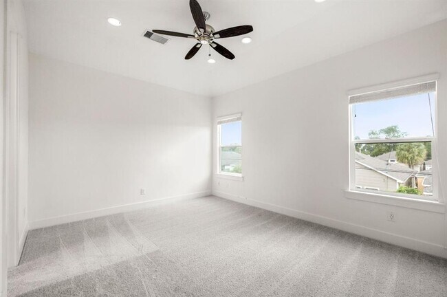 Building Photo - 406 Yale Oaks Ln