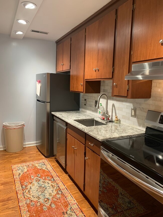 galley kitchen - 109 Blithe Ct