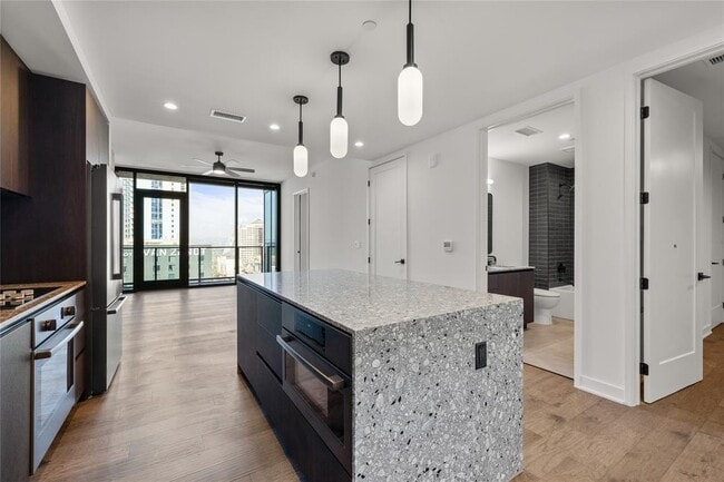 Building Photo - 84 East Ave